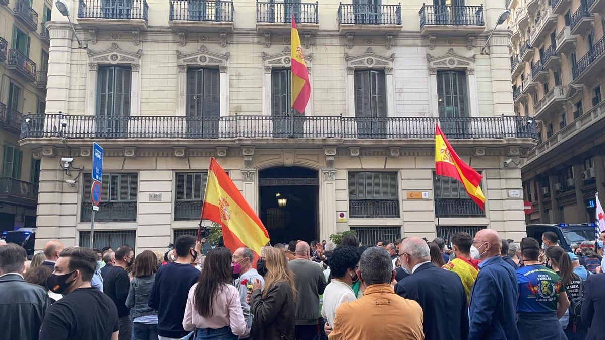 Archivo - Concentración en mayo de 2021 ante la Jefatura en Via Layetana para pedir que la Policía Nacional no abandone el edificio