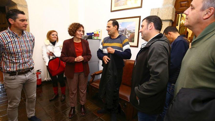 La alcaldesa de Ponferrada, Gloria Fernández Merayo, durante su reunión con los representantes de la plataforma de empresas auxiliares de Compostilla