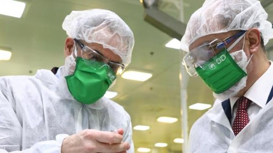 Visita del Presidente de Aragón a la fábrica de Becton Dickinson en Fraga