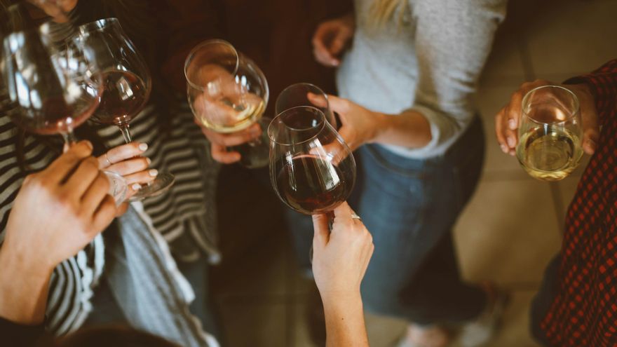 Un psicólogo, sobre cómo reorganizarse en pareja cuando uno deja el alcohol: “Necesita tiempo, comprensión y ajustes”