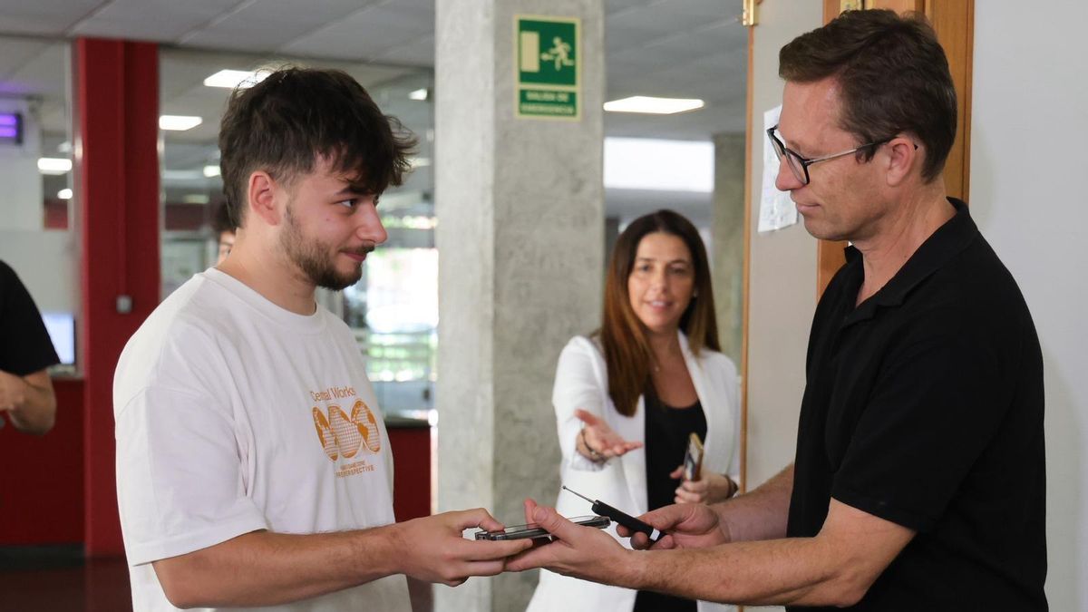 La Generalitat Valenciana blindará los exámenes de la PAU con detectores para localizar móviles y dispositivos electrónicos