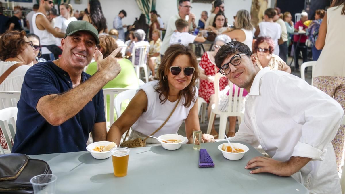 Salmorejá y ambiente en la Velá el día de la Fuensanta