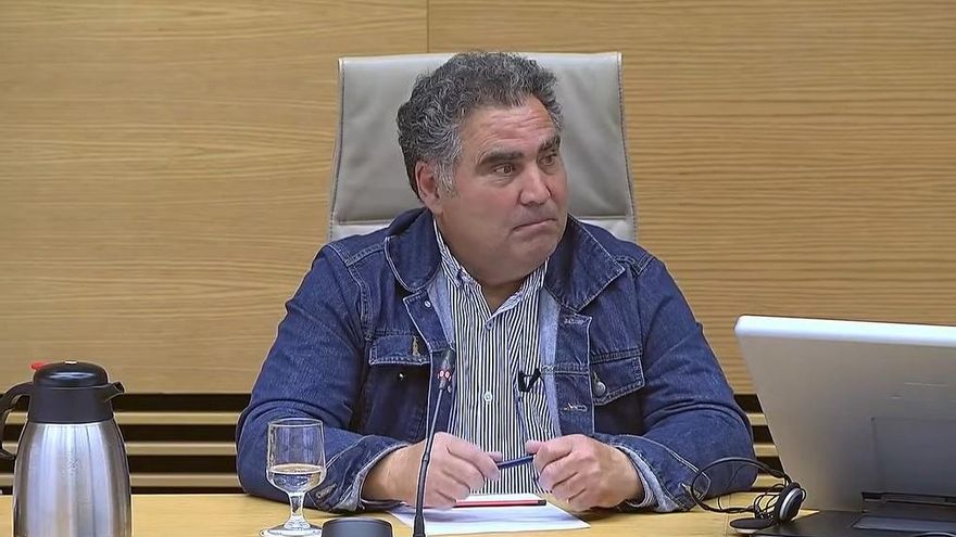 El chófer de Mazón confirma que el expresidente y su equipo mintieron durante meses tras la dana: lo recogió "sobre las ocho"