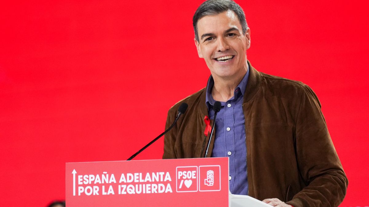 Archivo - El Presidente del Gobierno, Pedro Sánchez, durante la clausura del 41º Congreso Federal del PSOE en el Palacio de Congresos y Exposiciones. A 1 de diciembre de 2024, en Sevilla, Andalucía (España).