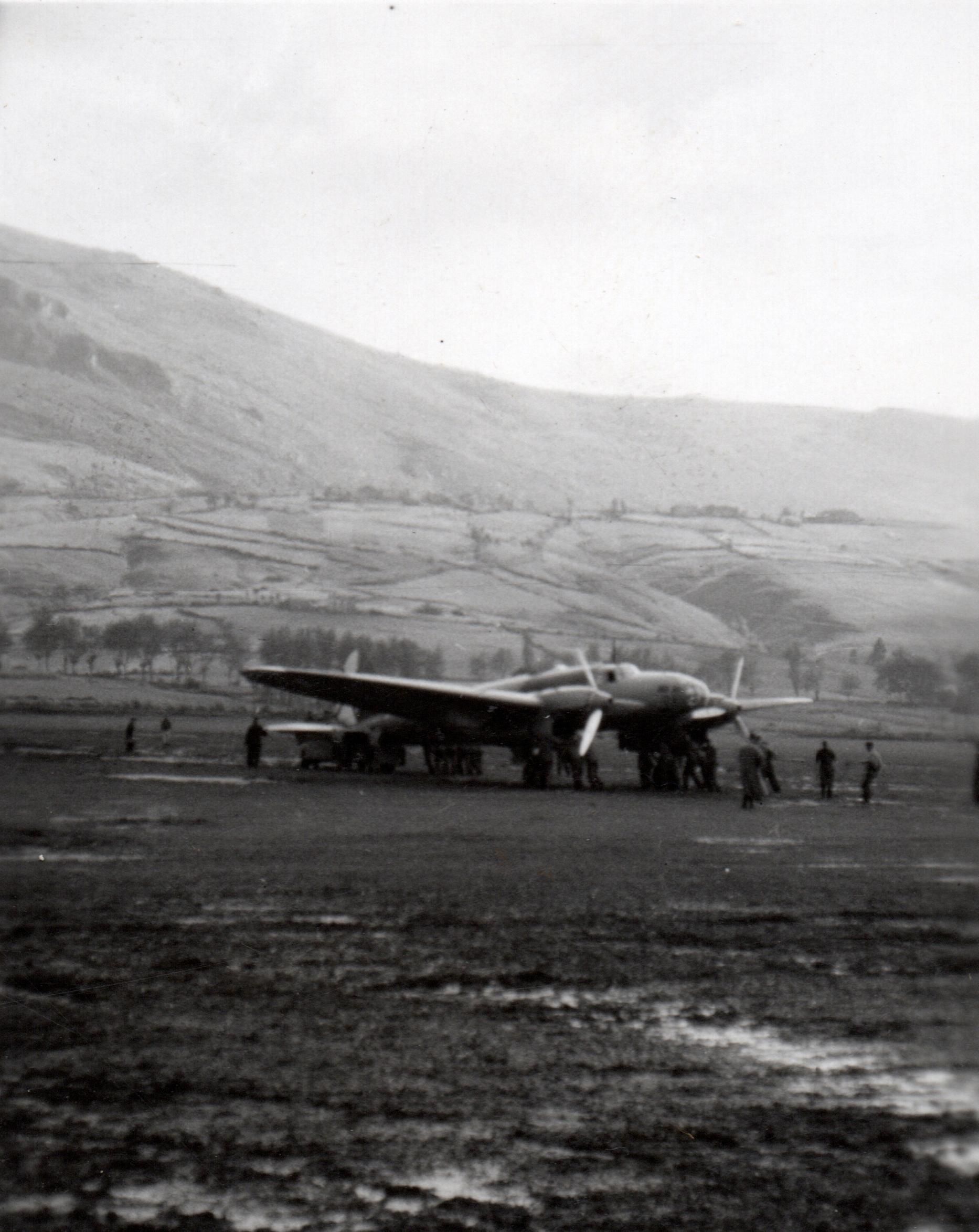 Bombardero Heinkel HE 111 en el aeródromo de Pontejos preparado para despegar en 1937.
