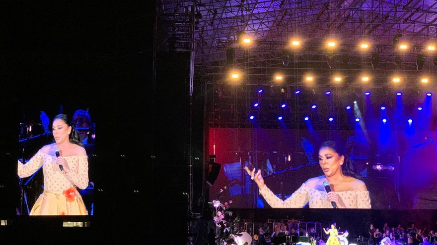 El 'Pantojismo' revive en Sevilla para abrir una gira con disco incluido