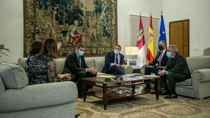 Representantes de asociaciones  de comercio y productos turísticos de artesanía y souvenir de Toledo