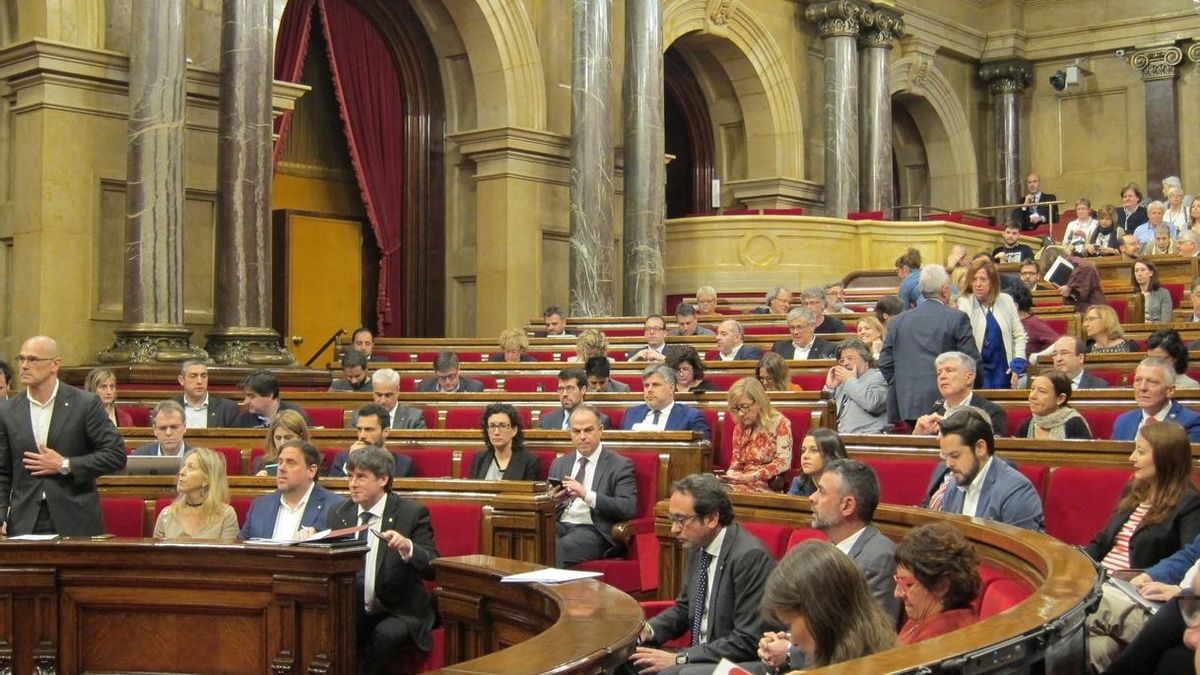Puigdemont acusa a Rajoy de "chantaje" por no negociar mejoras para Cataluña