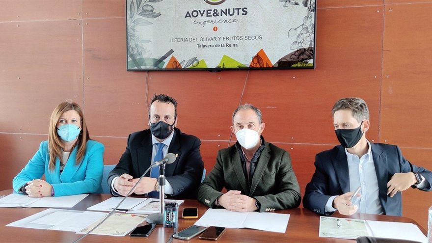 El Gobierno municipal en la presentación de la II Feria del Olivar y Frutos Secos 'Aove&Nuts Experience'