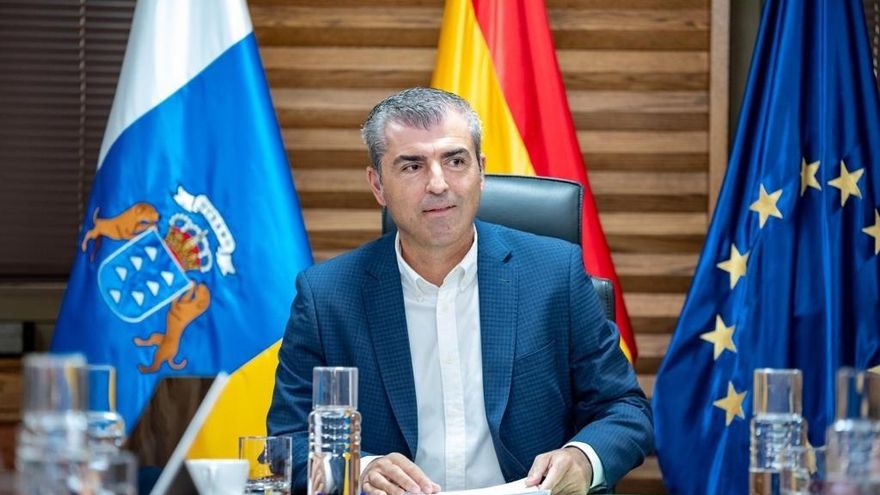 El vicepresidente canario acusa al Gobierno de "reventar" el diálogo en la negociación de la distribución de menores migrantes
