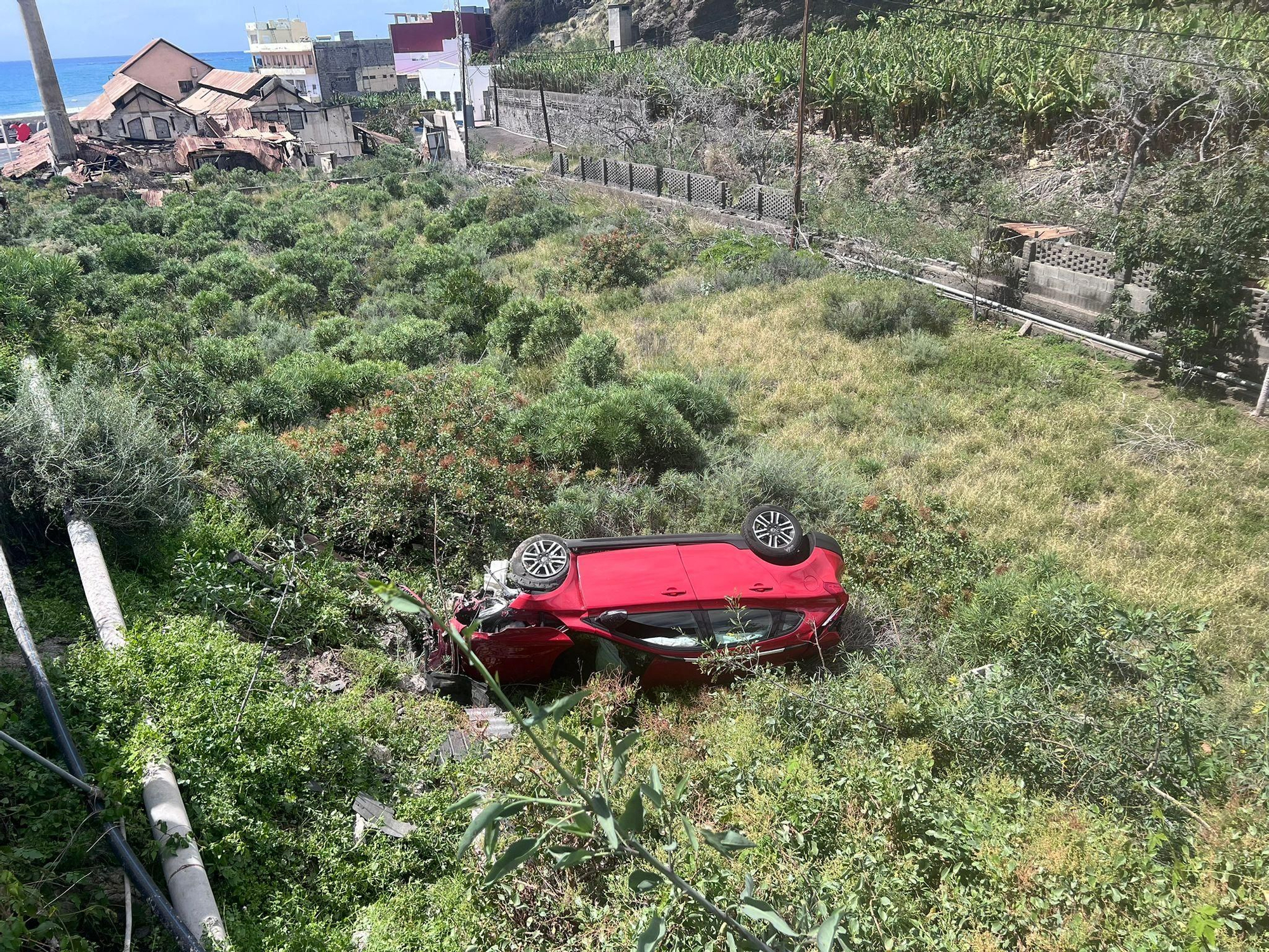 Vehículo en el cauce del barranco Tenisca, en el Puerto de Tazacorte.