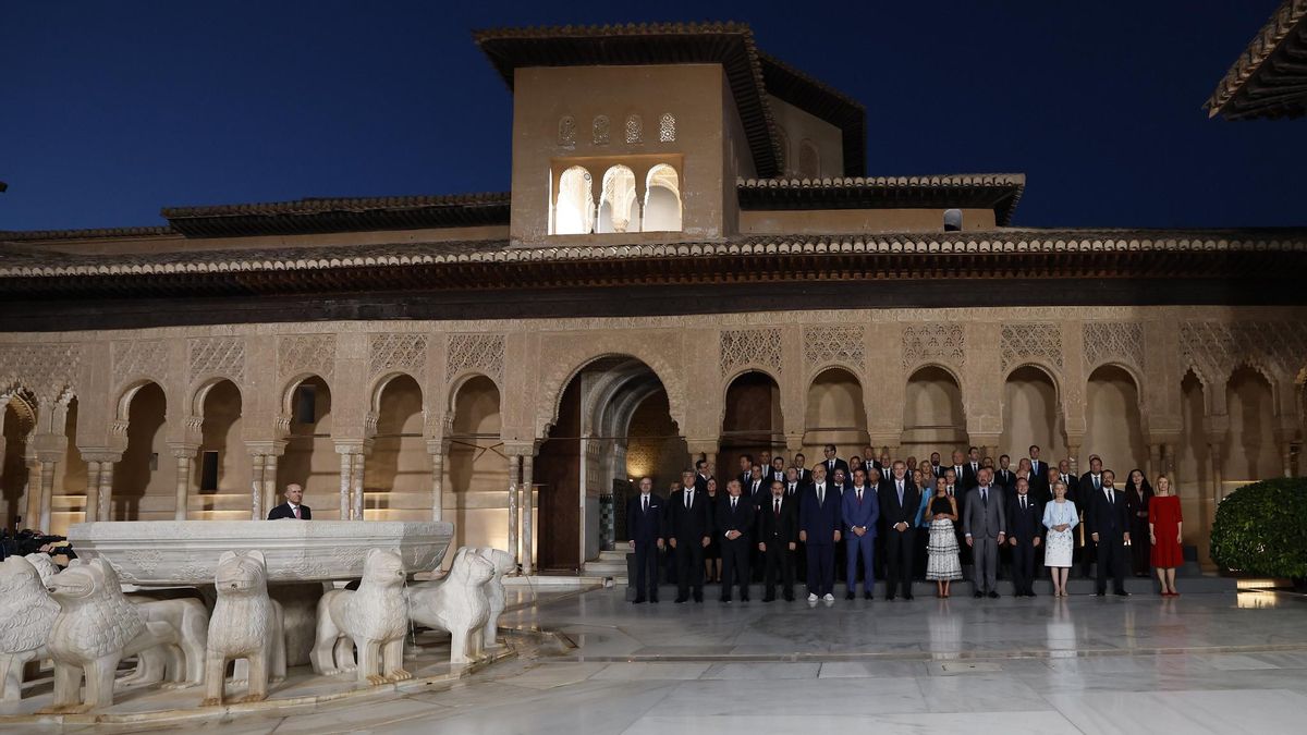 Foto de familia de la reunión de la Comunidad Política Europea celebrada en Granada en octubre.