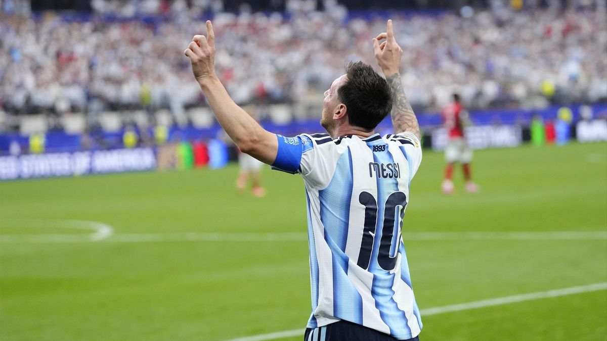 Messi, apodado 'La Pulga', celebra uno de los tres goles que marcó contra Austria en su debut en el Mundial 2026.