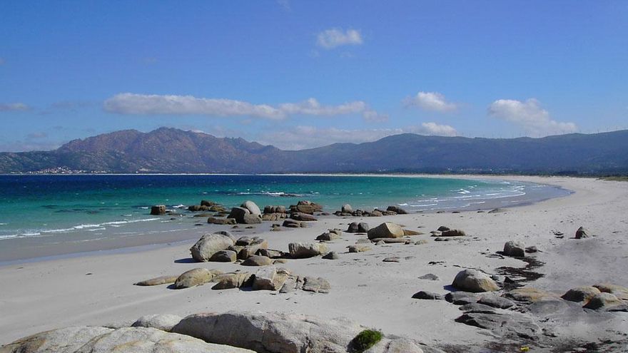 El pueblo costero que tiene la playa más larga de Galicia