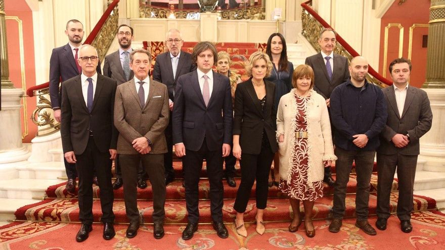 Los descubridores de la mano de Irulegi, aclamados por su contribución a los orígenes del euskera