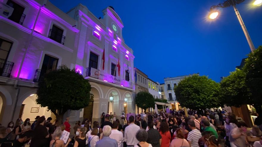 Extremadura ultima una ayuda de hasta 5.000 euros a mujeres víctimas de violencia de género