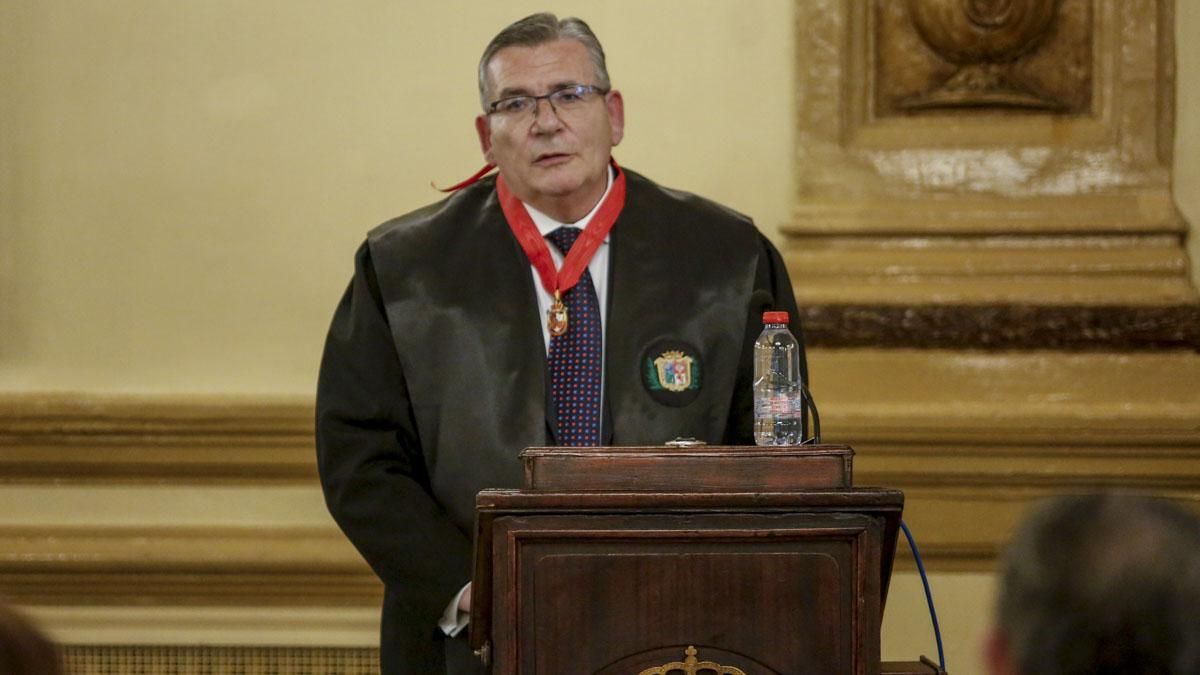 Imposición de la Medalla al Mérito en el Servicio de la Abogacía a José María Sánchez Aroca