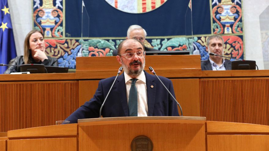 Lambán homenajea a sus consejeros y la gestión del cuatripartito, defiende el liderazgo de Zaragoza y centra en 16 ejes el Aragón de futuro