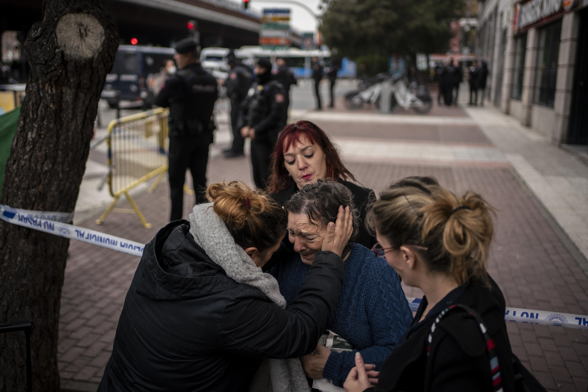 Charo, 76 anos, desahuciada de su casa en la calle Albufera, Vallecas, Madrid, en diciembre de 2022
