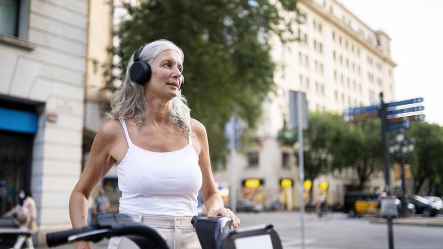 Qué es la reserva cognitiva y cómo aumentarla: cuando el cerebro lucha contra la demencia