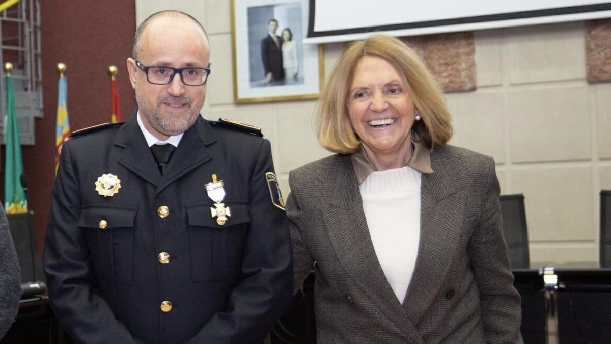 L'nspector cap Juan Antonio Segura i l'alcaldessa de Bétera.