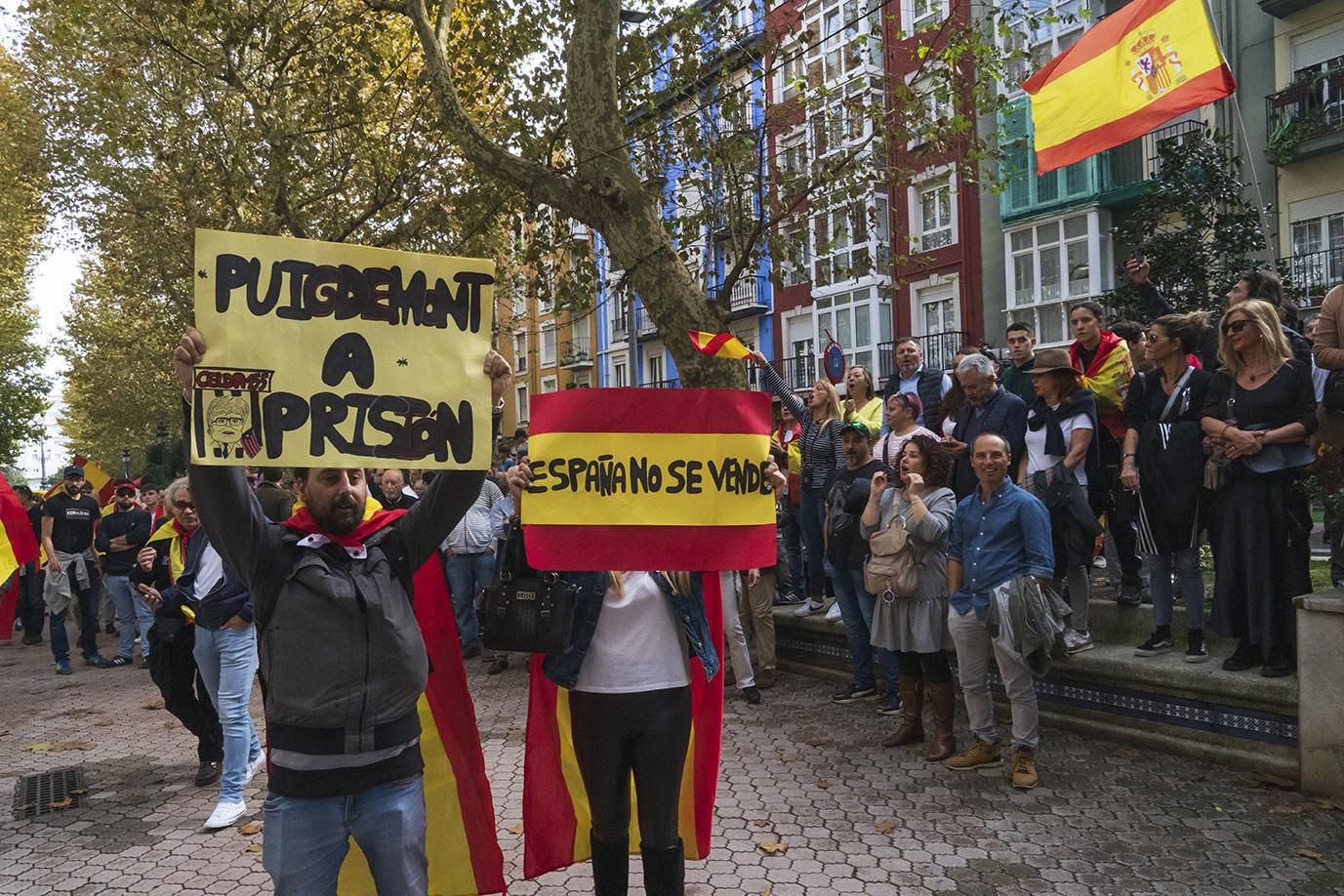 El expresident Carles Puigdemont ha sido objeto de cánticos e insultos.