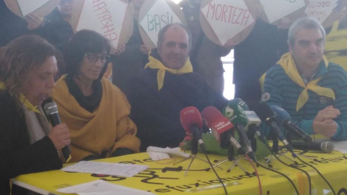 Los activistas detenidos en Grecia por intentar traer refugiados llegan a Euskadi y afirman que "lo volverán a hacer"