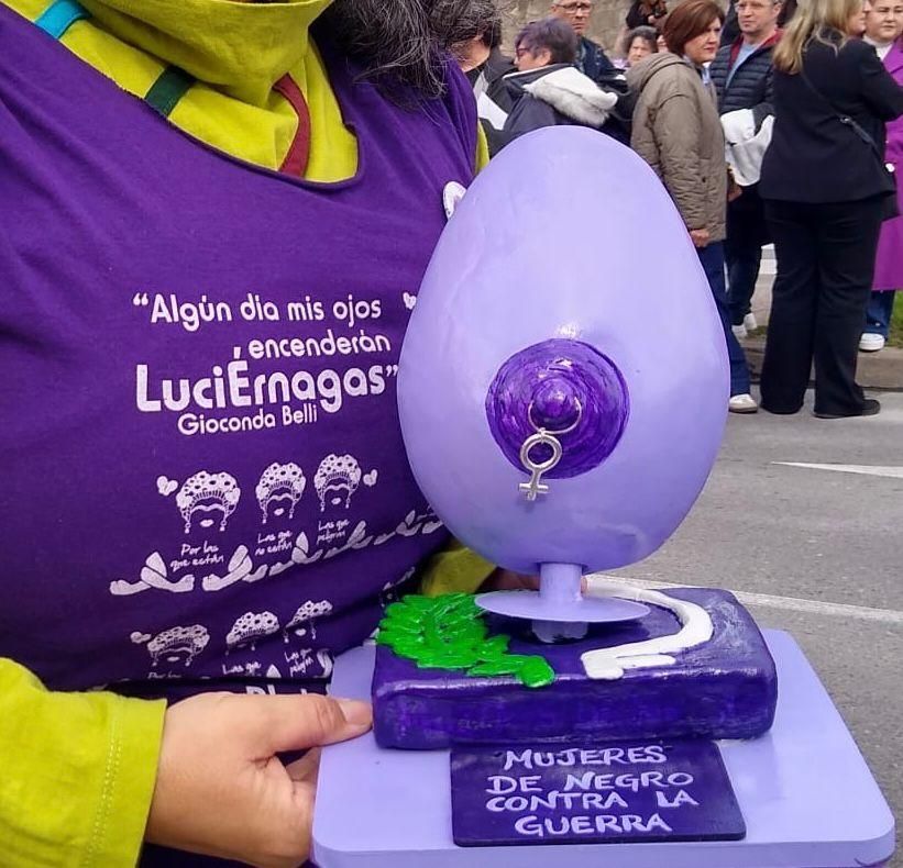 'La Teta Violeta', galardón otorgado a Mujeres de Negro contra la Guerra por la Plataforma 8M Toledo