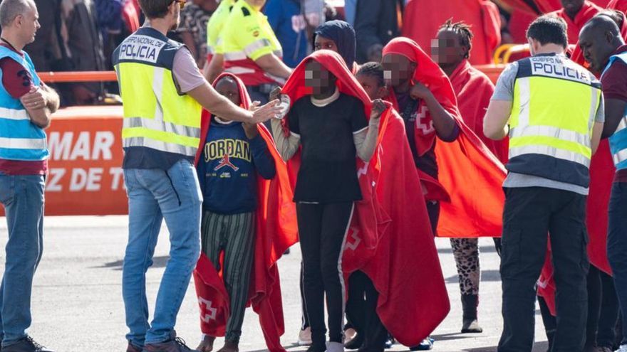 El Gobierno ultima la fórmula para hacerse cargo de mil menores refugiados tras la orden del Supremo