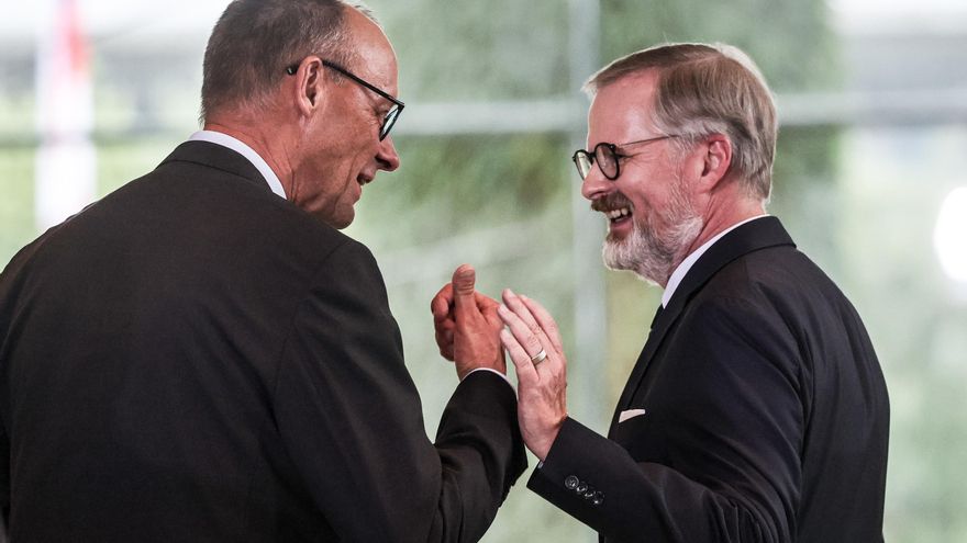 Merz y Fiala defienden controles fronterizos ante migración pero quieren solución europea