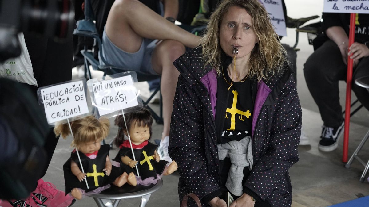 "Ni un paso atrás" es uno de los principales lemas de los docentes en todas las concentraciones y manifestaciones.
