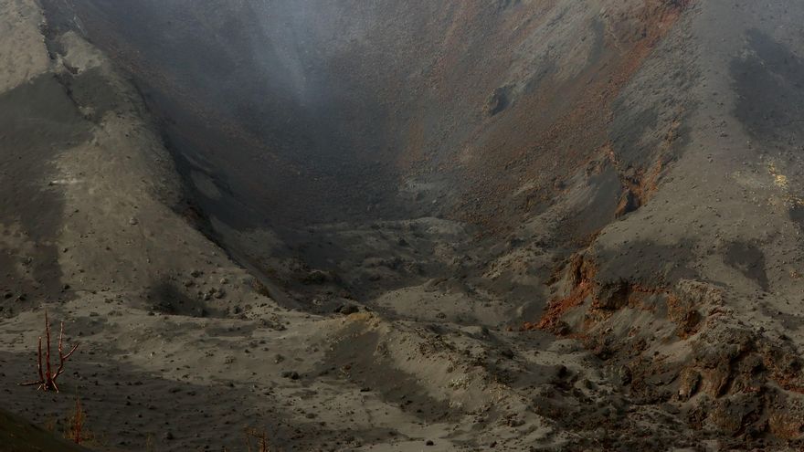 Interior de uno de los cráteres del volcán de La Palma.