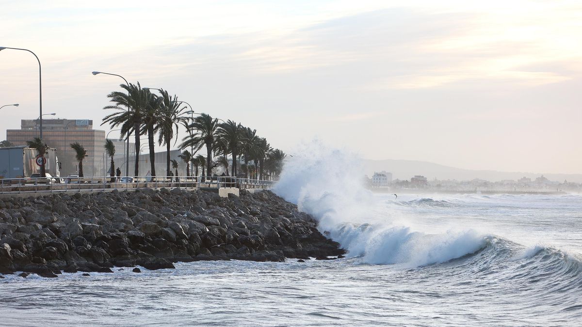 Activen l'alerta groga per tempestes, pluges, fort vent i fenòmens costaners a tot Balears