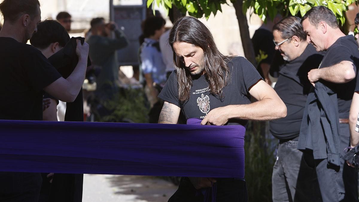 La procesión de la Hermandad de Las Angustias, en imágenes