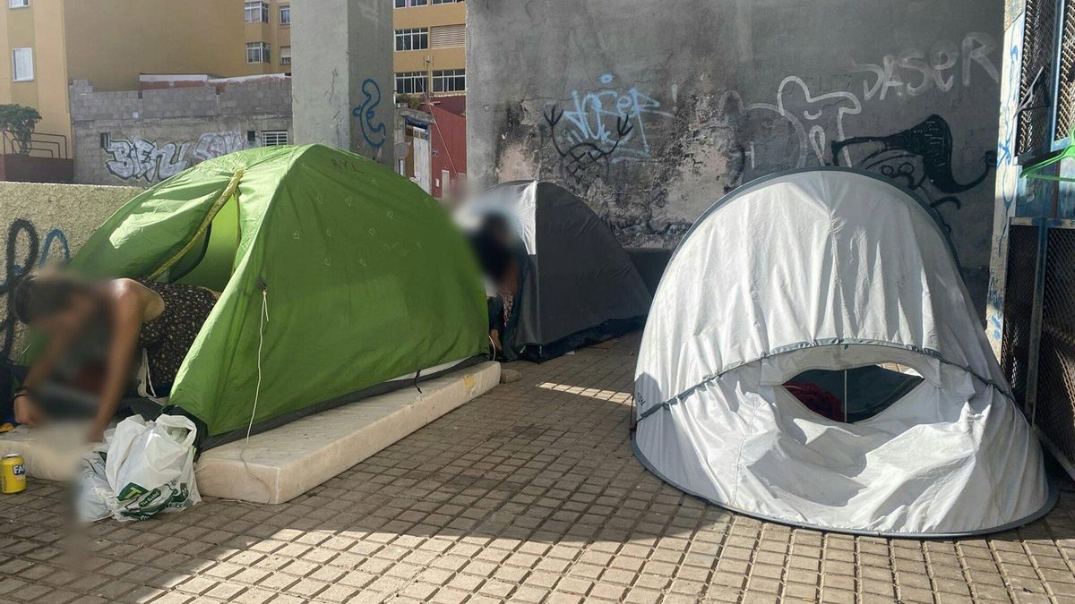 Desalojadas varias personas que estaban viviendo en tiendas de campaña en Santa Cruz de Tenerife