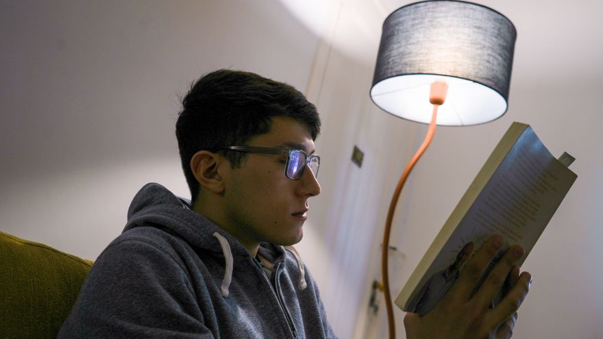 Pese a la motosierra, Milei subsidia más que Cristina Kirchner el costo de la electricidad de la mayoría de la población