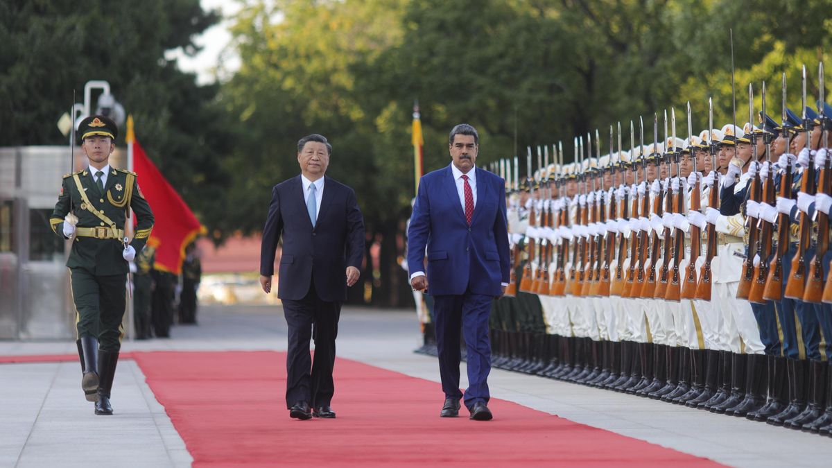 El presidente chino, Xi Jinping, recibe al presidente venezolano, Nicolás Maduro, en Pekín en septiembre de 2023.