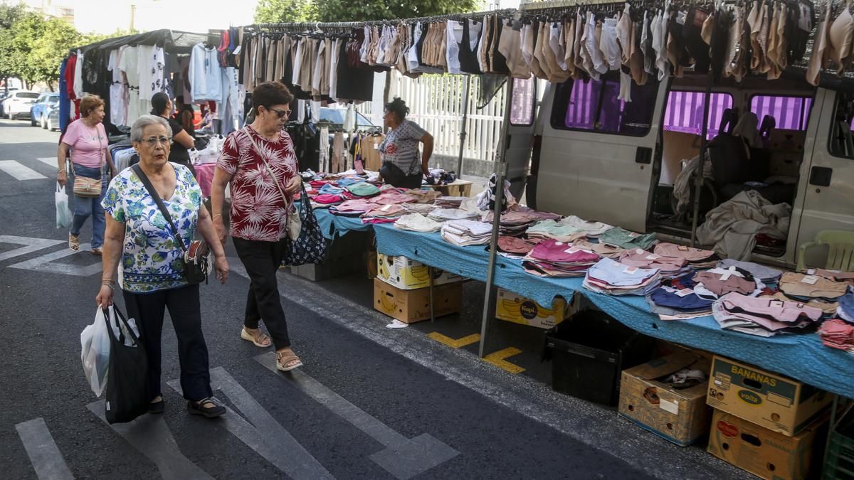 Mercadillo del sector sur vuelve junto a la avenida de Cádiz
