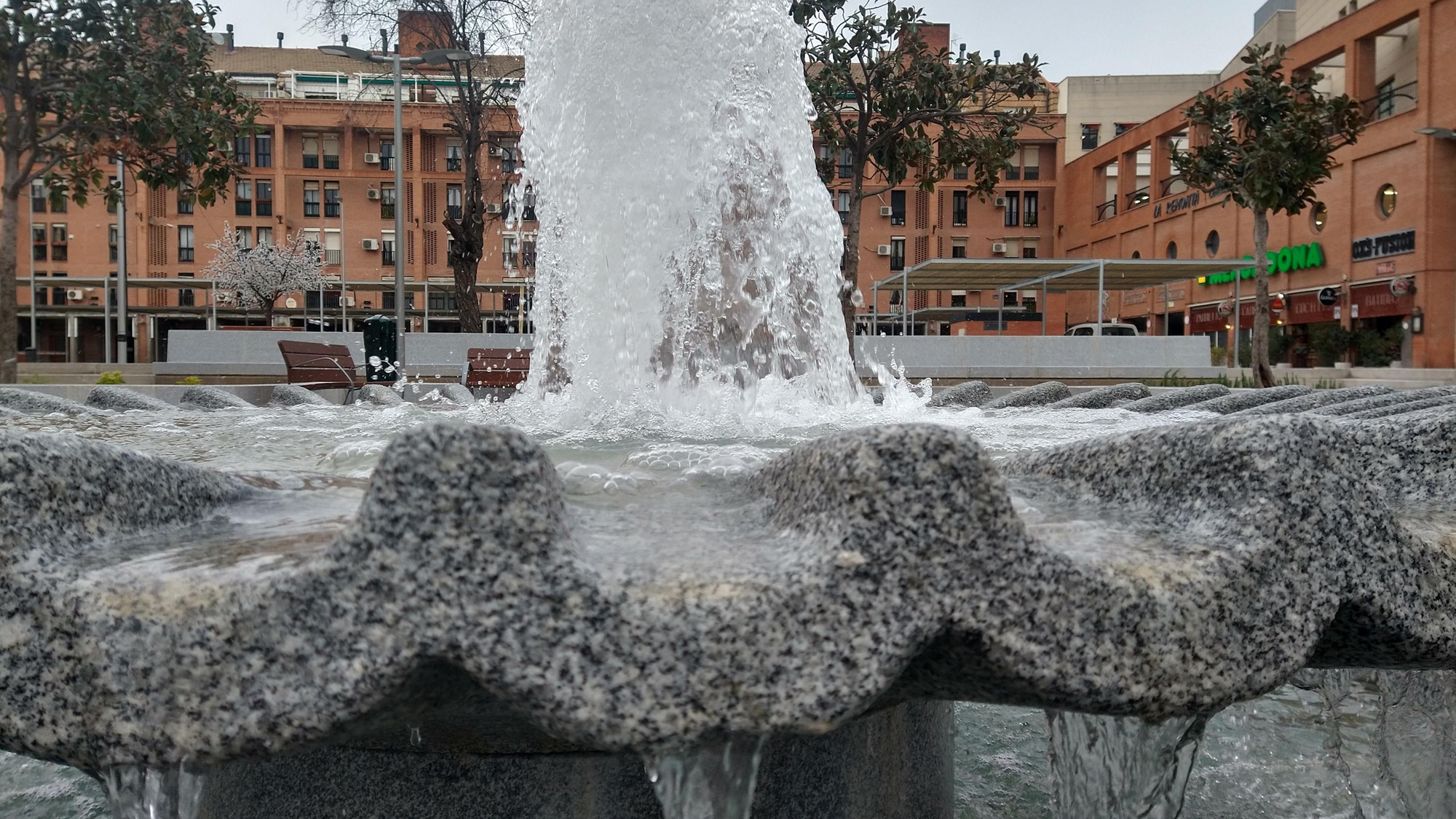 Vista de la plaza de la Remonta reformada