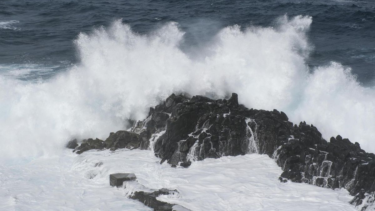 El Gobierno canario pone fin a las prealertas por nevadas, tormentas y lluvias que afectaban a varias islas y mantiene la alerta por oleaje