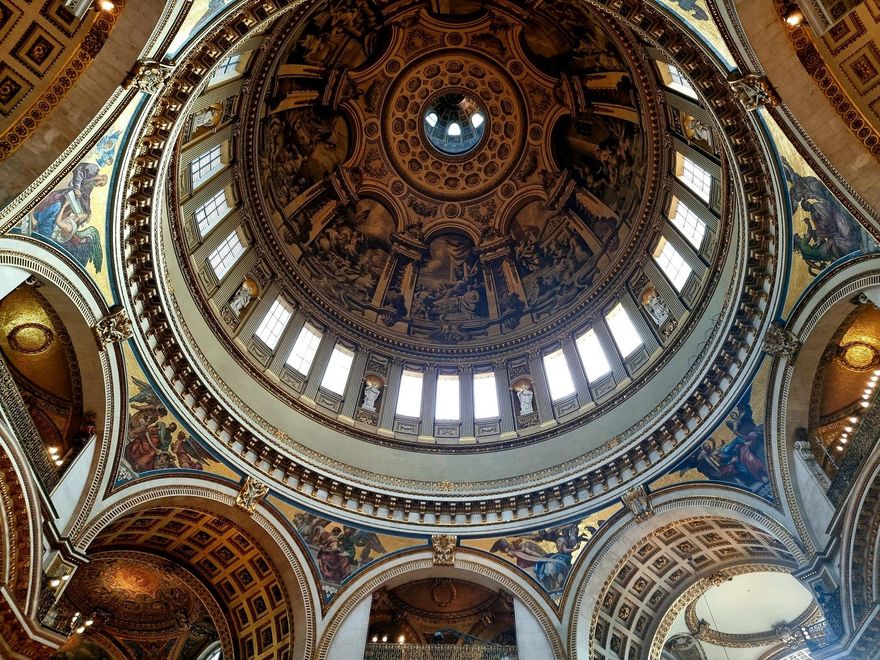 Bajo la cúpula de San Pablo.