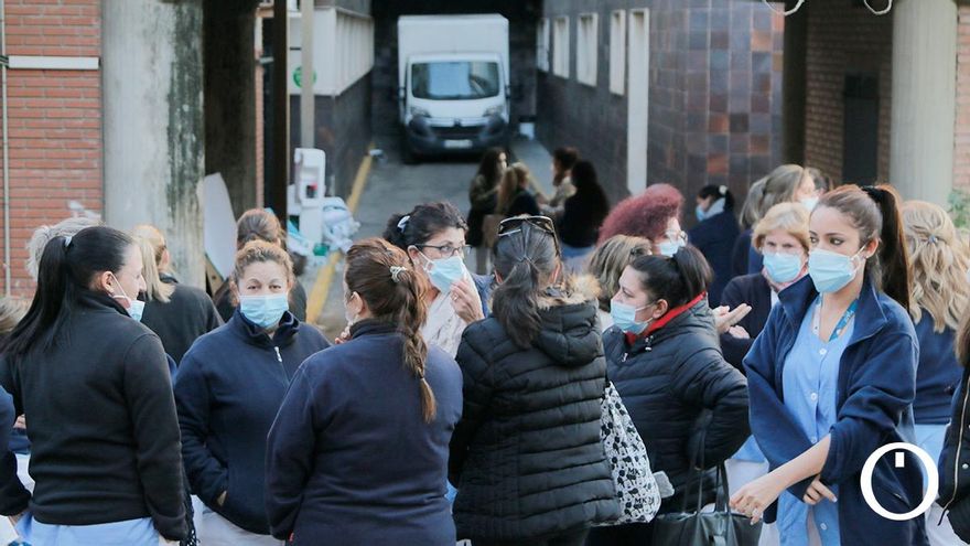La Policía irrumpe en la acampada de las limpiadoras del Reina Sofía