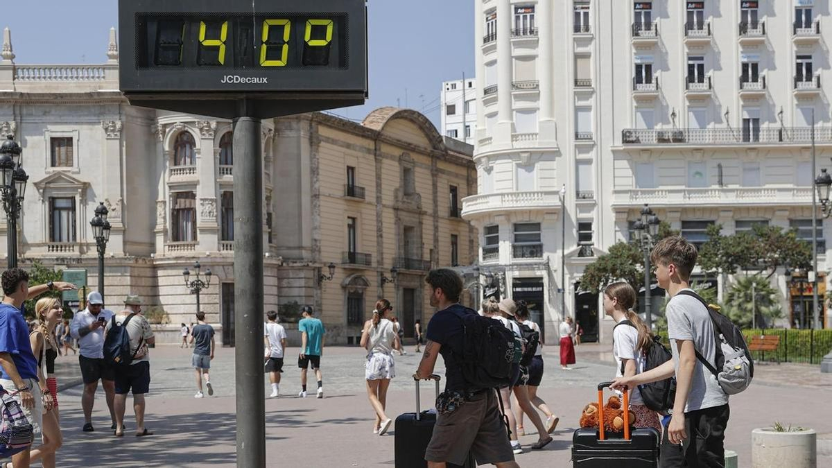 Aviso rojo por altas temperaturas, que pueden alcanzar los 42 grados, este miércoles en la Comunitat Valenciana