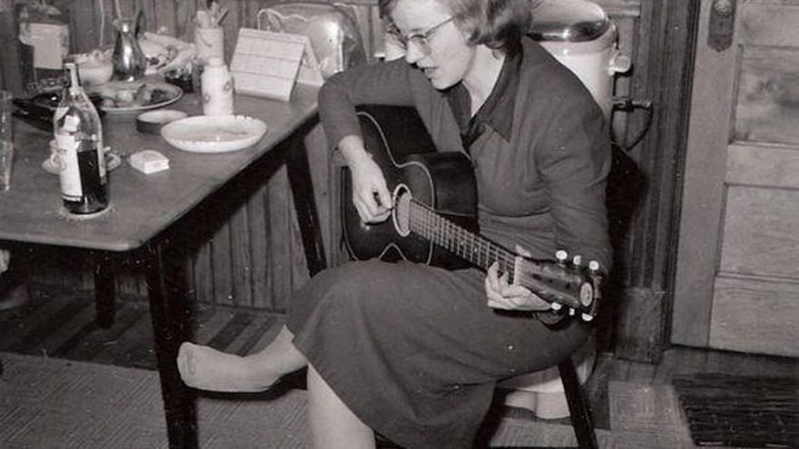 Fue pionera del folk americano, pero desapareció sin dejar rastro: el misterio sin resolver de la cantautora Connie Converse