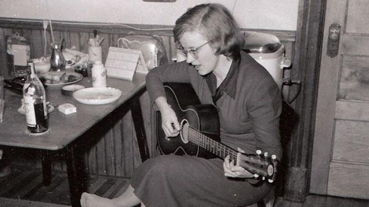 Fue pionera del folk americano, pero desapareció sin dejar rastro: el misterio sin resolver de la cantautora Connie Converse