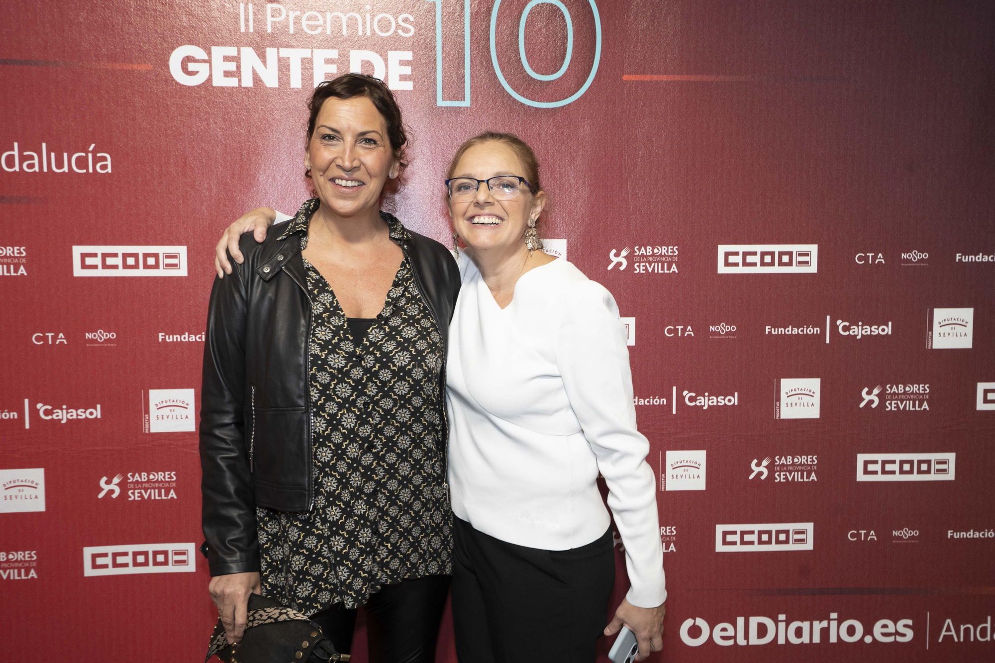 Carmen Rodríguez, periodista de Canal Sur, con Lucrecia Hevia.