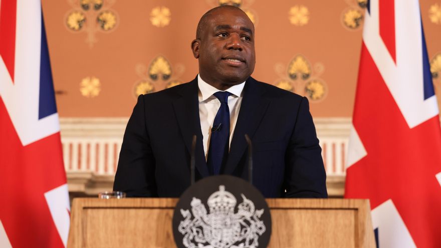 Lammy defiende que la lucha contra la inmigración irregular es una "cuestión progresista"