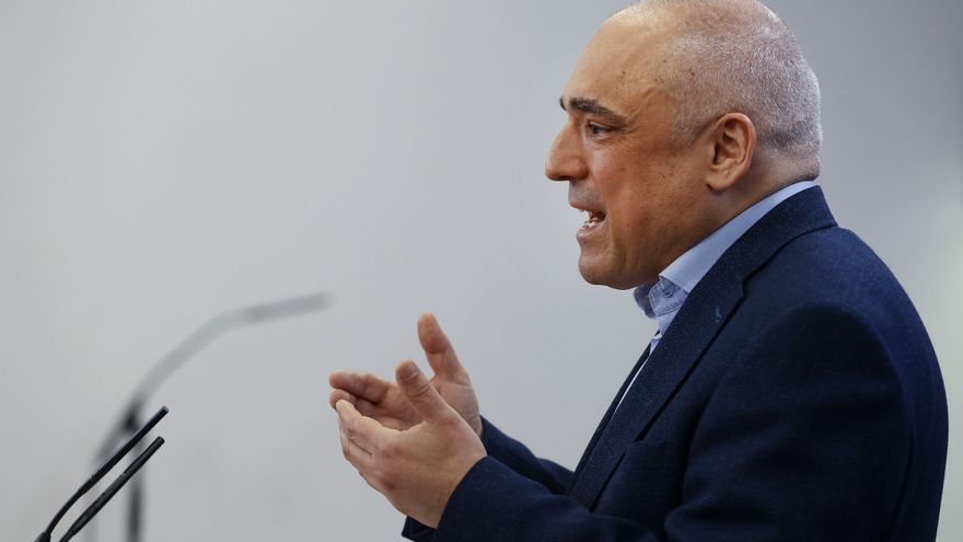 El portavoz adjunto del PSOE en la Junta de Portavoces, Rafael Simancas, durante la rueda de prensa. EFE/Mariscal