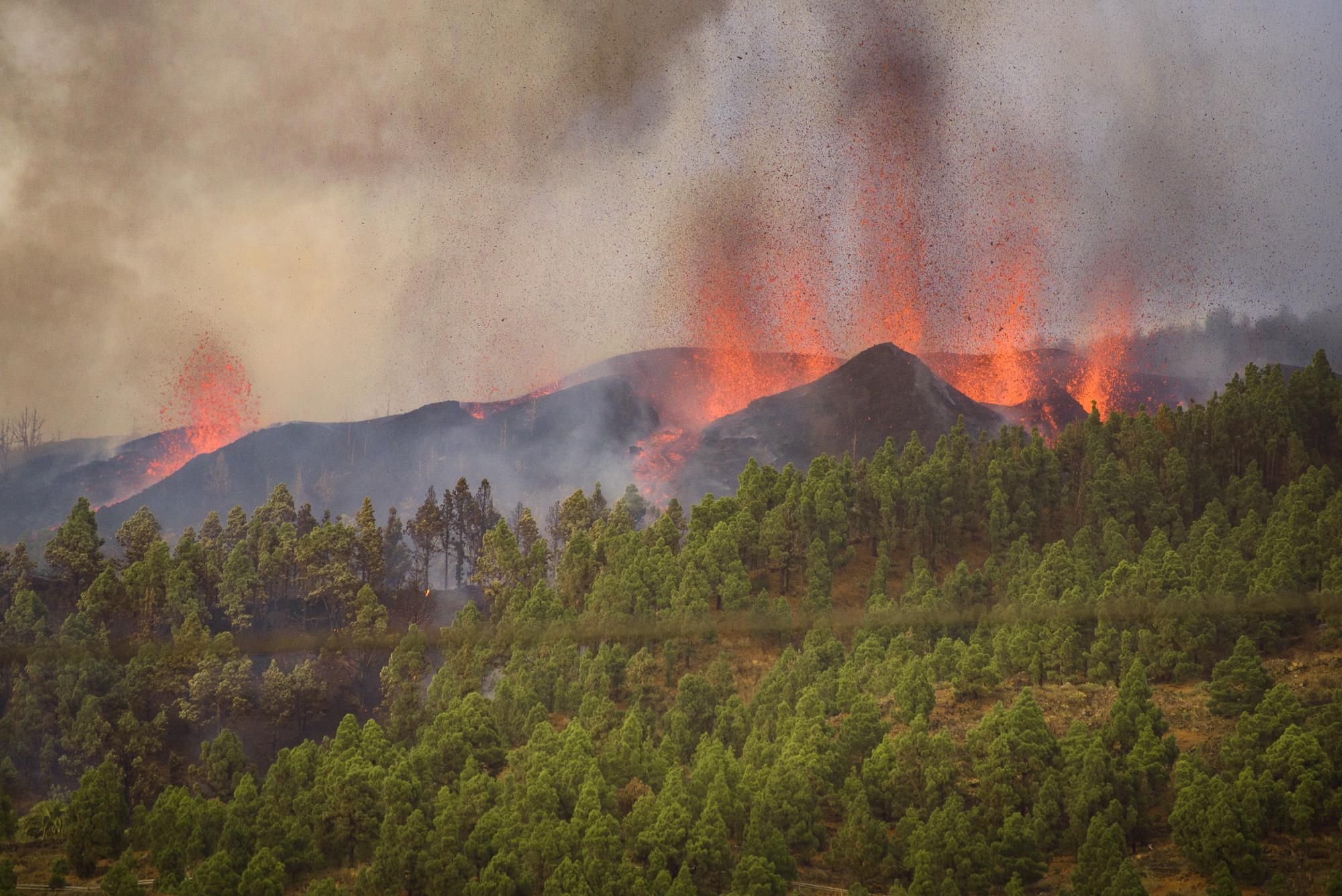 FOTOGALERÍA | Segundo día de erupción en La Palma