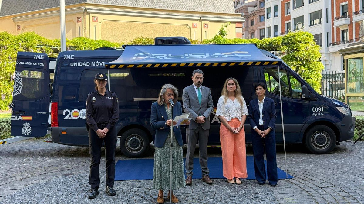 Balance de un año de 'gira' del vehículo de la Policía Nacional por Euskadi: 6.881 DNI y 2.551 pasaportes en 77 localidades
